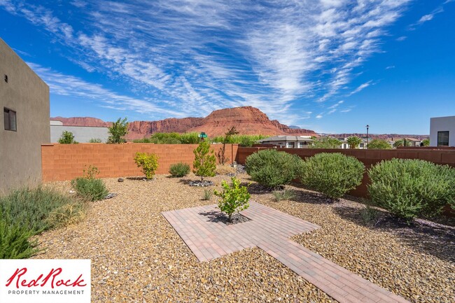 Building Photo - DOG FRIENDLY 4-Bedroom Modern Desert Home ...