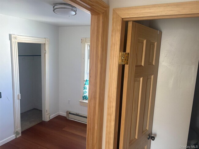 Building Photo - 203 W Main St