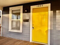 Building Photo - 1005 S Quincy Ave