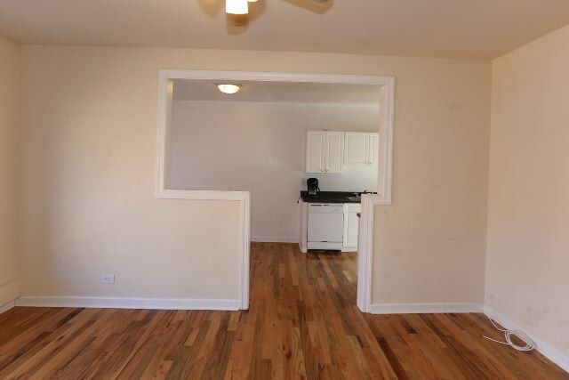 Building Photo - 627 W Cornelia Ave