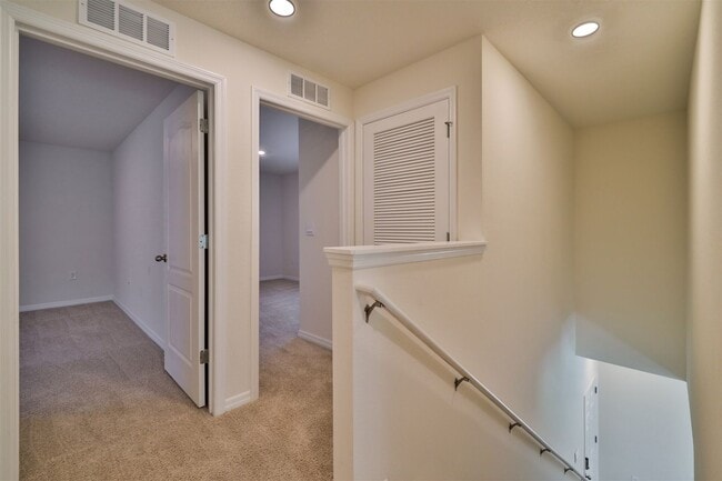 Building Photo - Venetian Bay 3BR 2.5BA Townhome For Rent
