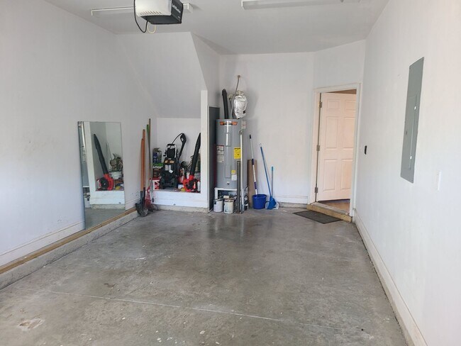 Building Photo - 3 Bedroom, 2.5 bath home - Sneads Ferry - Everetts Creek Community