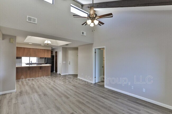 Building Photo - 11666 N 28th Dr