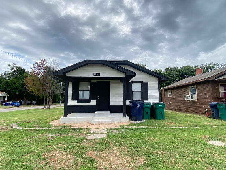 Primary Photo - 1400 S Youngs Blvd
