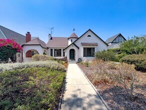 Building Photo - Storybook 3BR Home in Pretigious Rossmoyne...