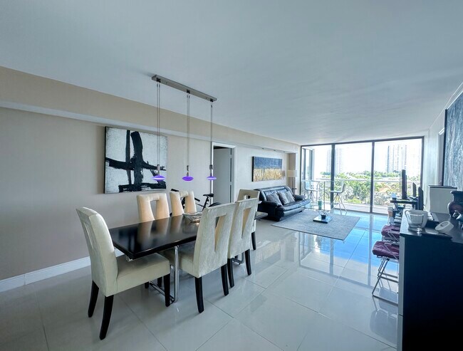 Primary Photo - 3701 N Country Club Dr