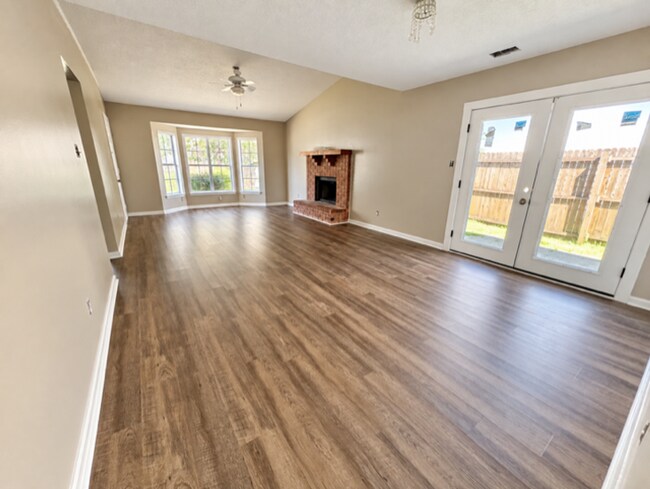 Building Photo - 23 Daveitta Dr