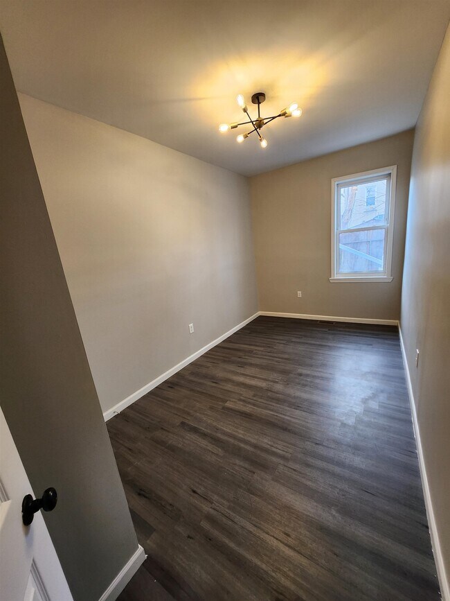 Building Photo - 23 Bayview Ave