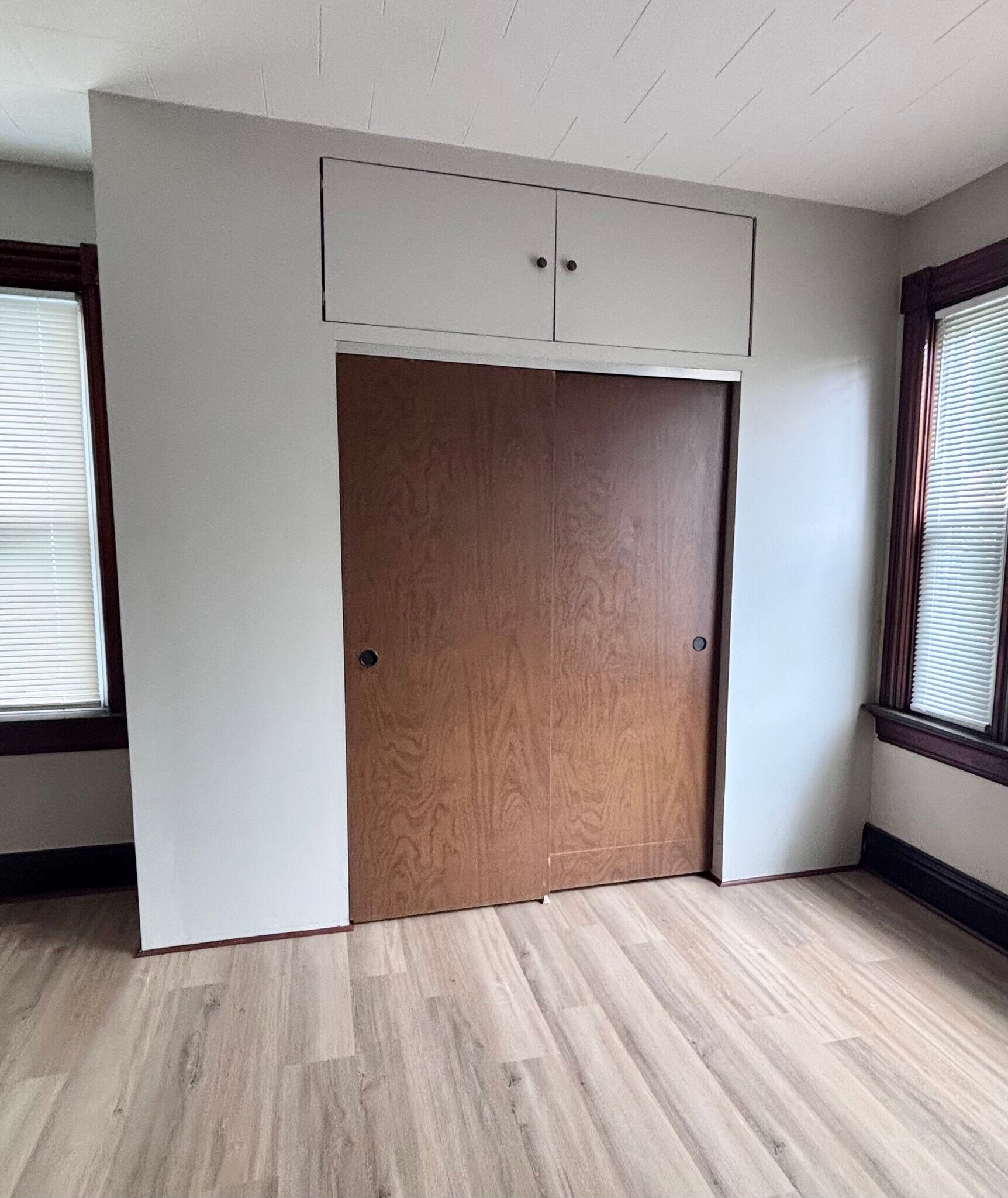 Large closet - 4822 Oak St