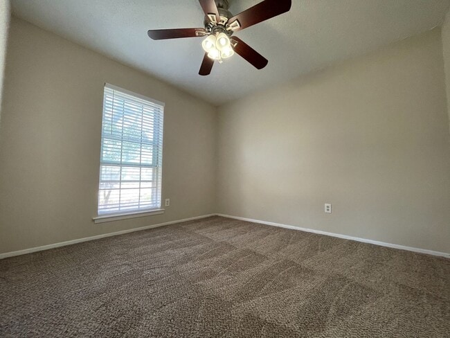 Building Photo - 4/2/2 North Richland HIlls