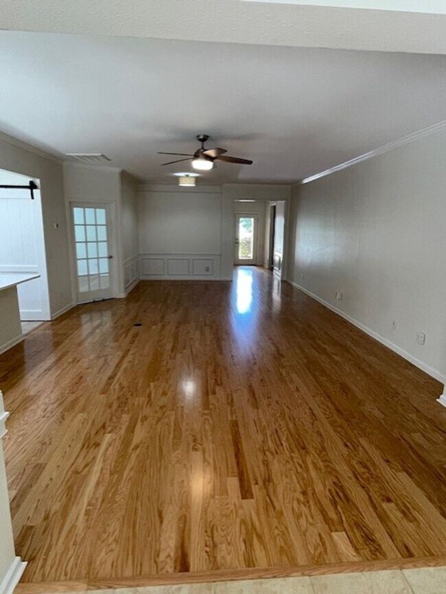 Building Photo - Gorgeous One-Level Ranch Style Home in The...