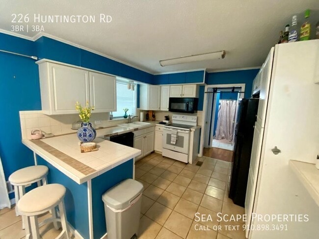 Building Photo - 226 Huntington Rd