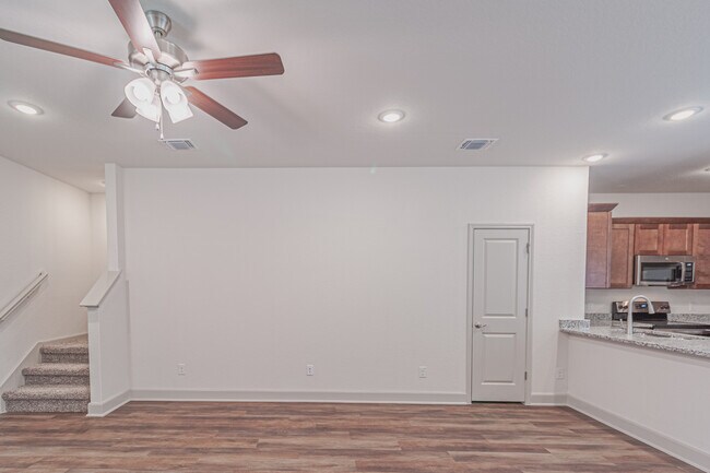 Building Photo - 7411 Gramercy Way