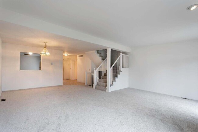 Building Photo - 2702 Maitland Dr