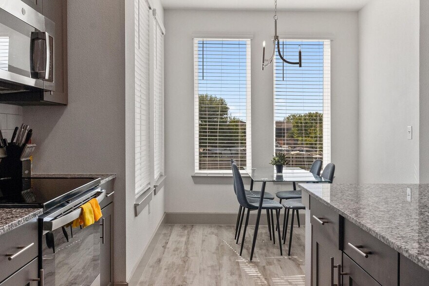 Building Photo - 12100 1/2 Ferrystone Glen Drive-SI ID1343246P