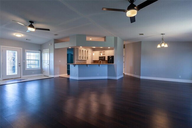 Building Photo - 330 Cross Ln