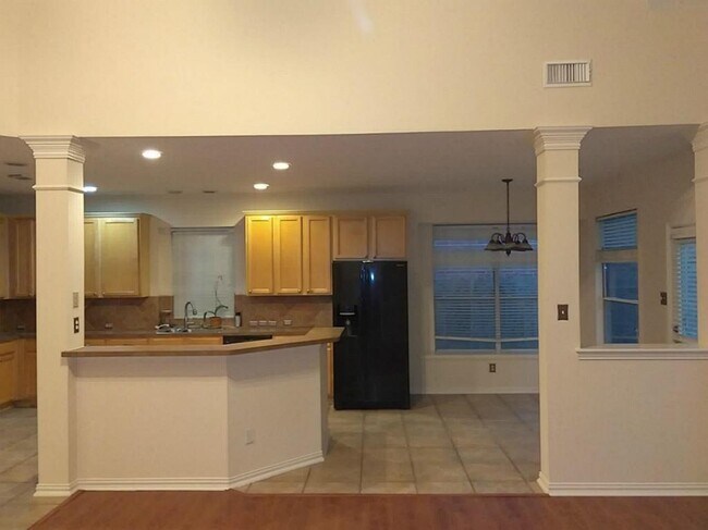 Building Photo - 903 Spring Mist Ct