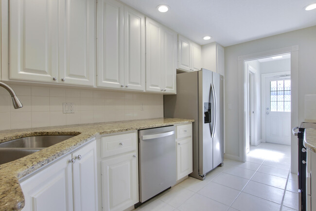 Building Photo - 3057 E Community Dr