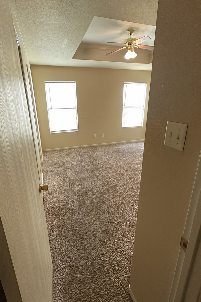 Building Photo - AVAILABLE NOW!!!