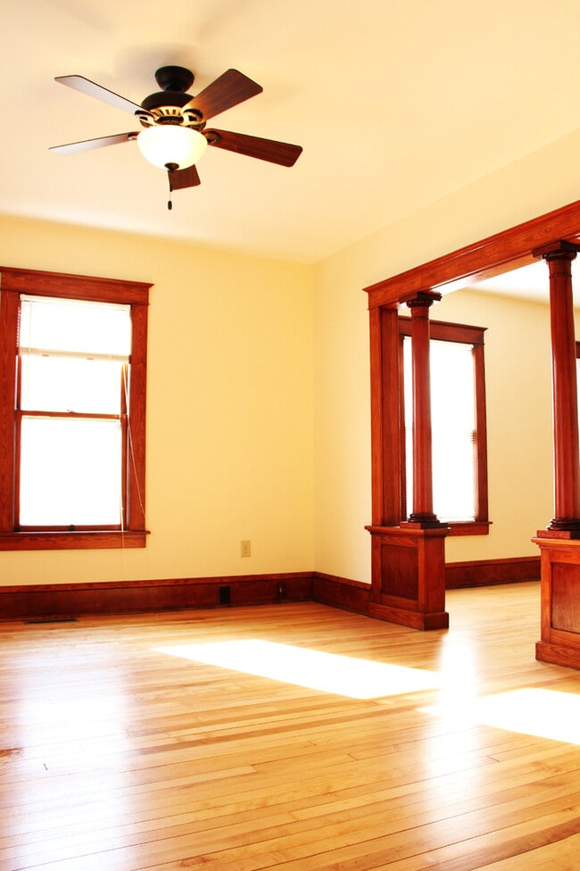 Building Photo - 20 Peru St