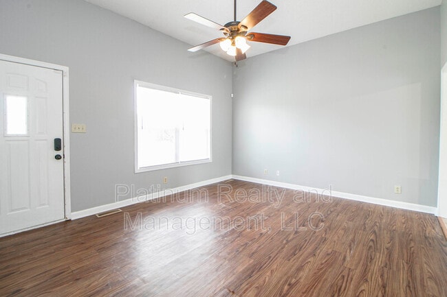 Building Photo - 1212 Kendall Dr