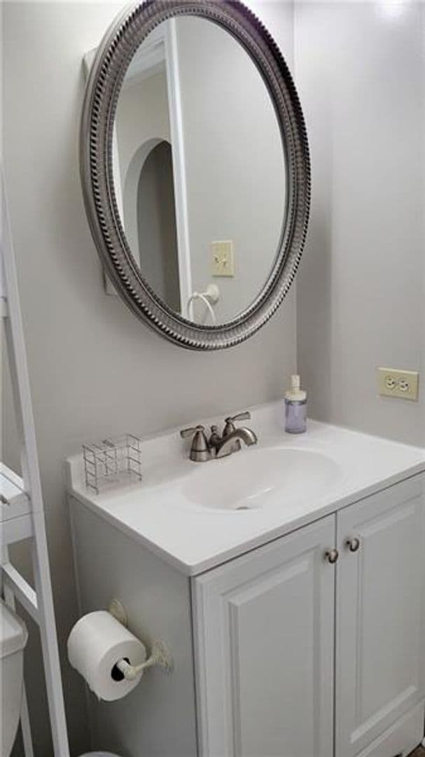 Building Photo - Spacious 4-Bedroom 3.5 bath Colonial with Pool & Modern Upgrades