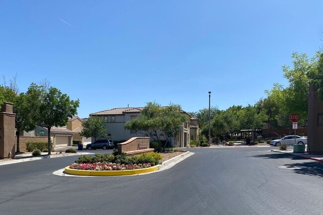 Building Photo - Well Kept Summerlin 3 Bedroom Home