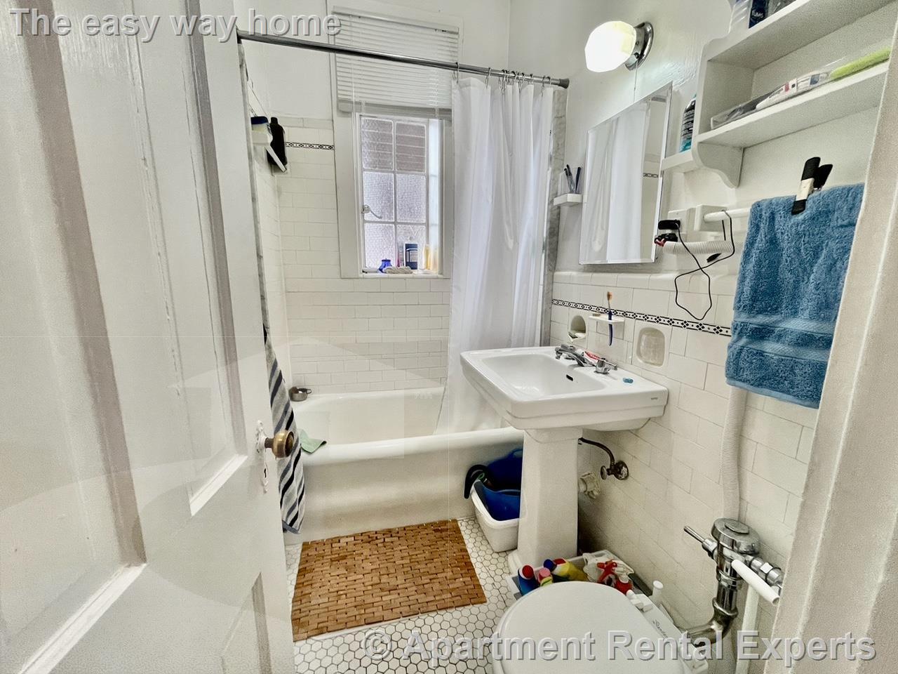 Building Photo - 73 Martin St