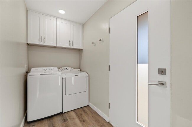 Building Photo - 9 Maple Ln