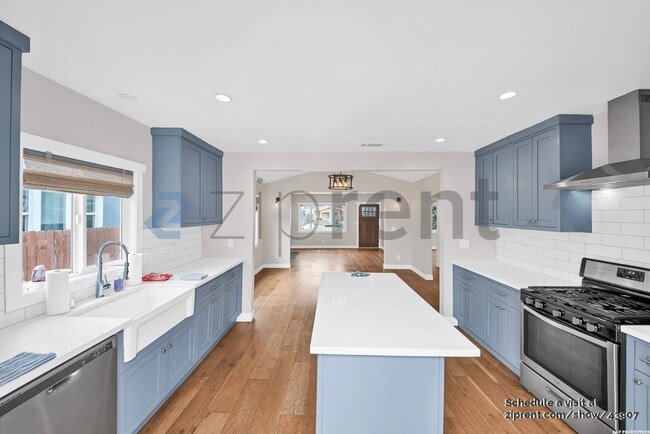 Building Photo - 5150 S Manhattan Pl
