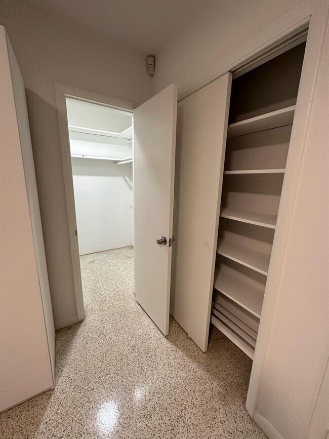 Building Photo - 2656 SW 28th Ct