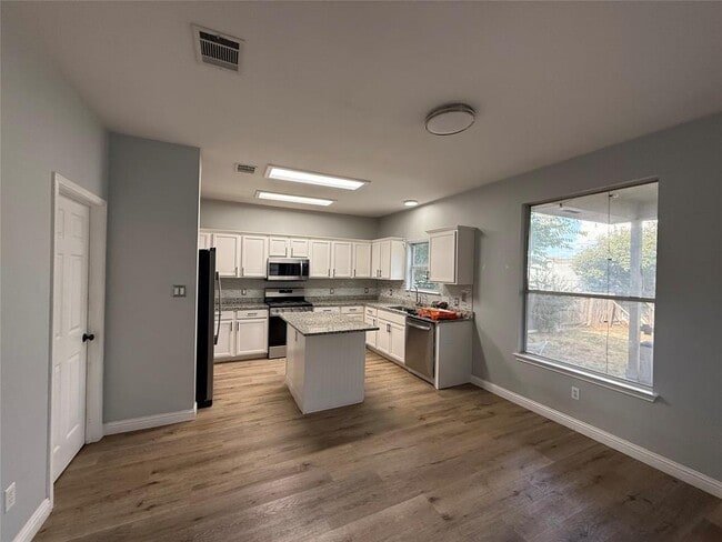 Building Photo - 723 Settlement St