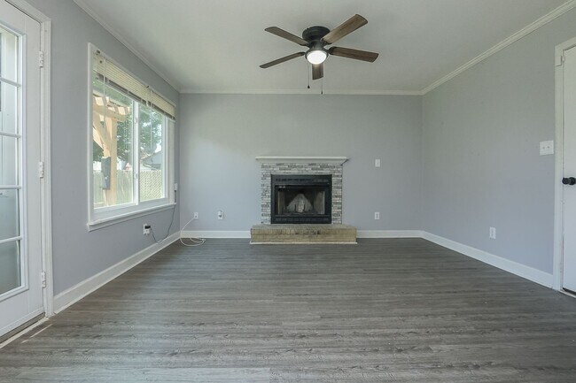 Building Photo - 4 bedroom 3 Bath in Tangelwoods - Fenced in backyard