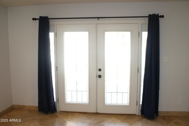 Building Photo - 4046 E Hidalgo Ave