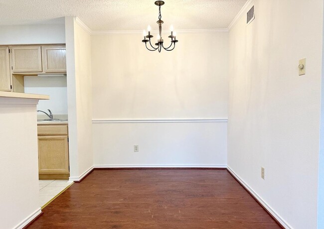 Building Photo - 1523 Lincoln Way