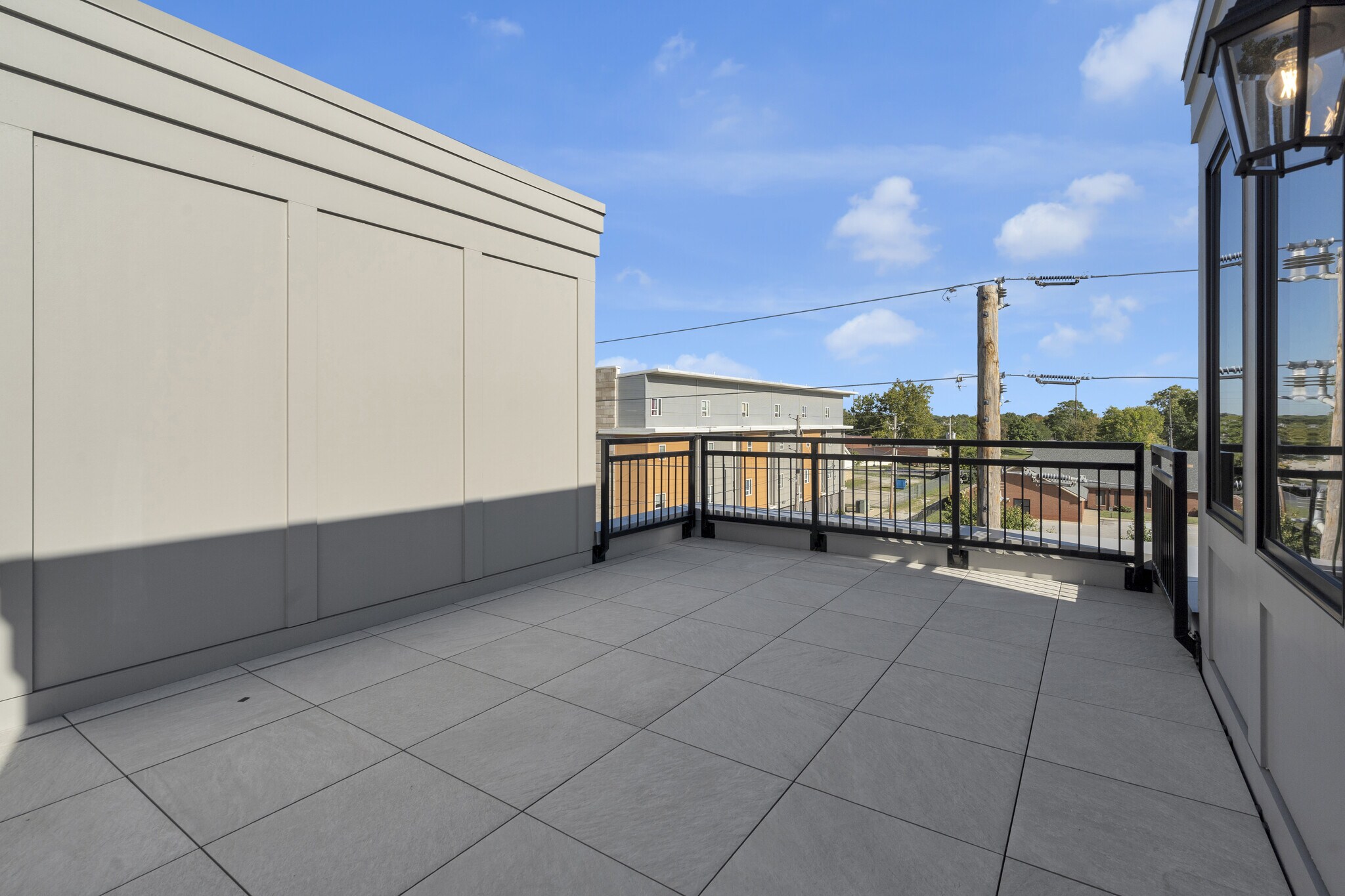 Rooftop terrace - 673 E 16th St