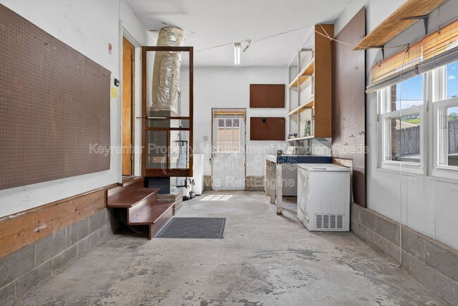 Building Photo - 204 Cleopatra Ct