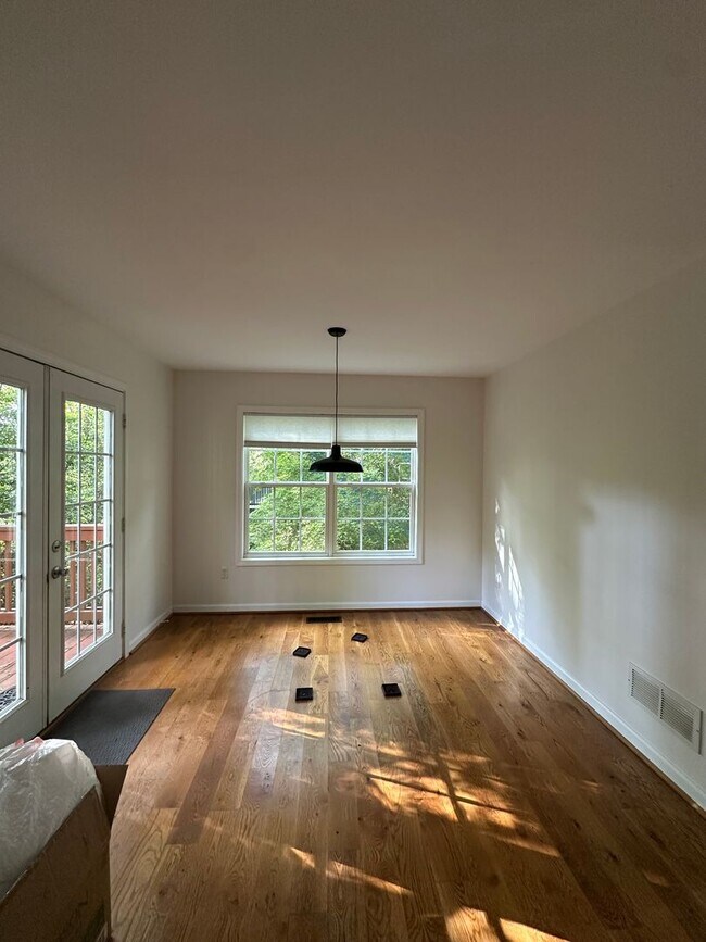 Building Photo - 250 Hodgson Dr