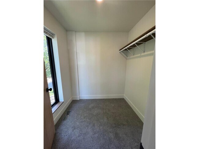 Building Photo - 131 W 46th St