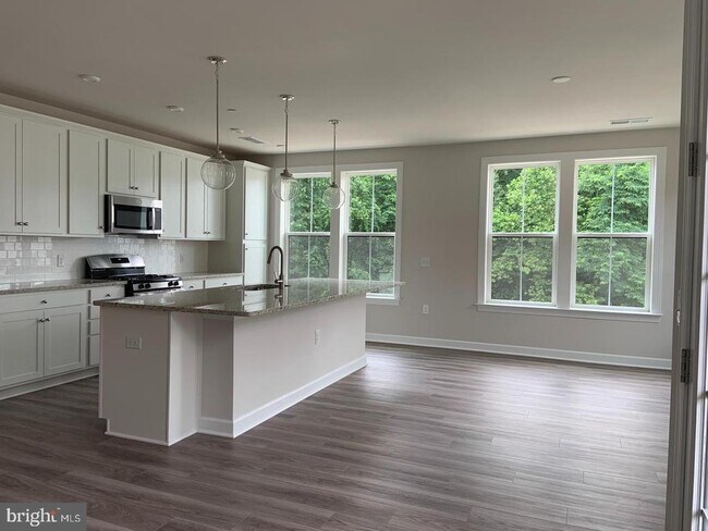 Building Photo - 3925 Fair Ridge Dr