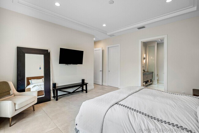 Building Photo - 217 Gulfstream Blvd