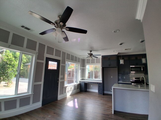 Building Photo - 2112 Eicher Ave