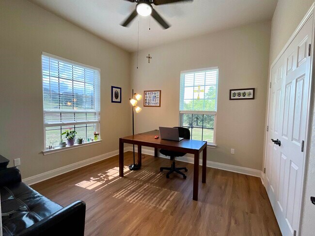 Building Photo - 104 Rolling Waters Ct