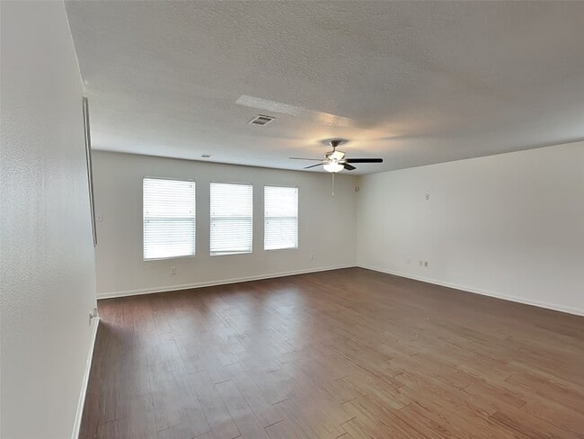 Building Photo - 3631 Barkers Crossing Ave