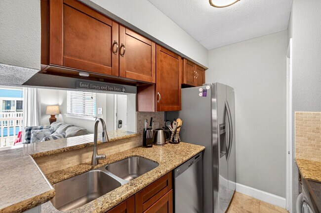 Building Photo - 3506 Cove View Blvd