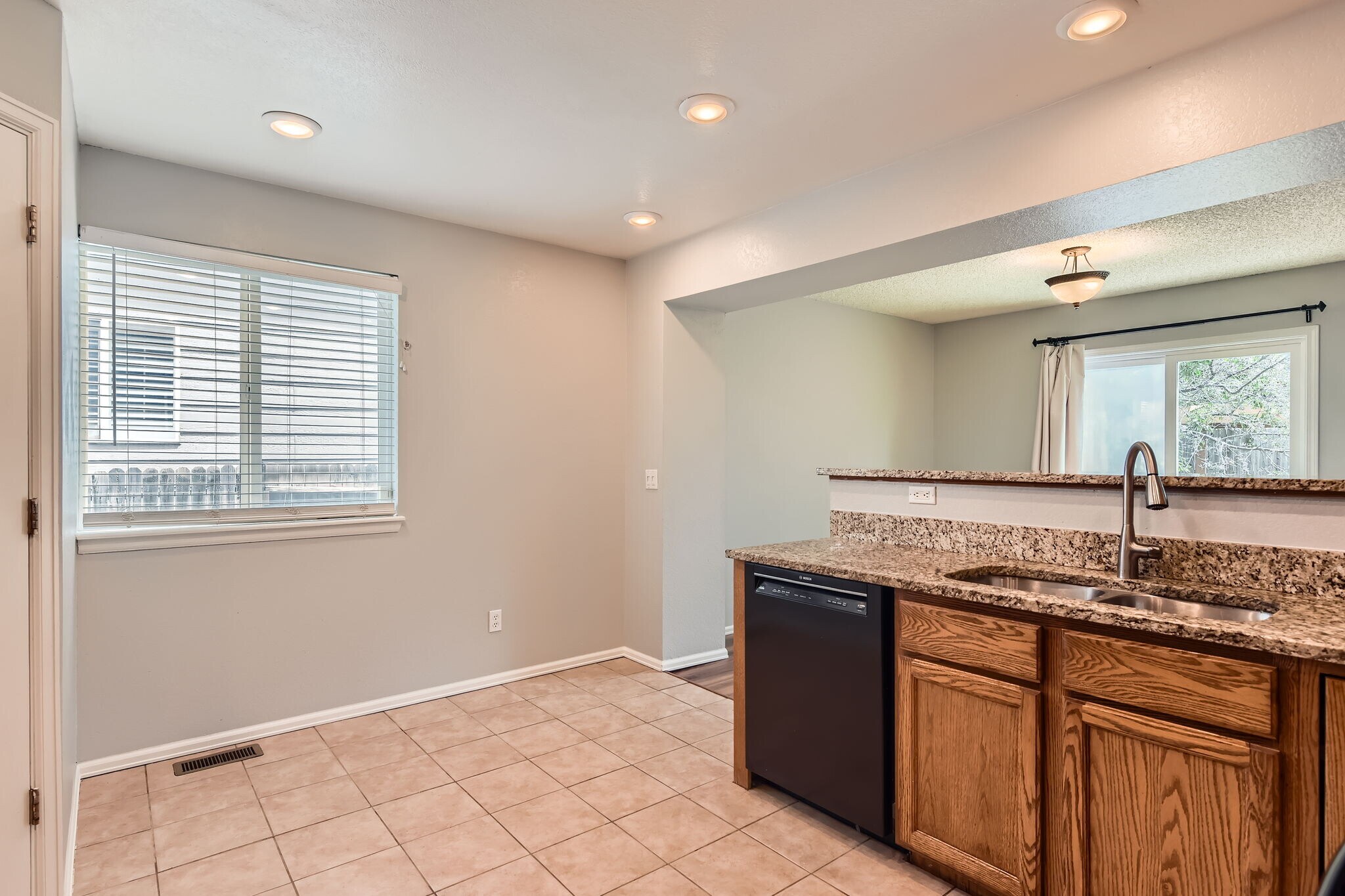 Building Photo - 8750 Redwing Ave