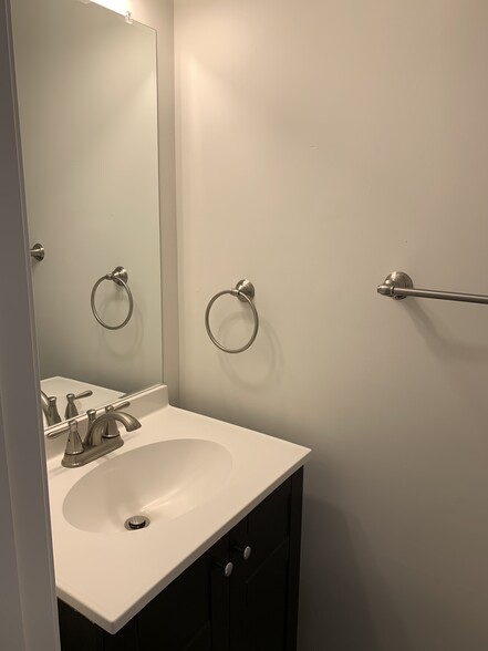 Building Photo - 5815 Whitfield Ct
