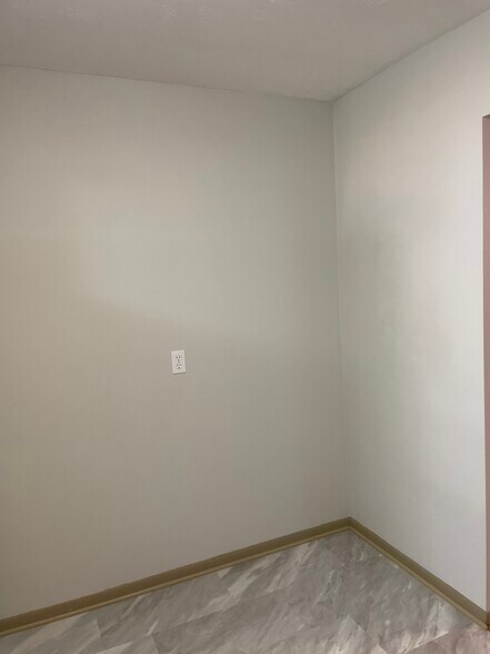 Building Photo - 864 S 45th St