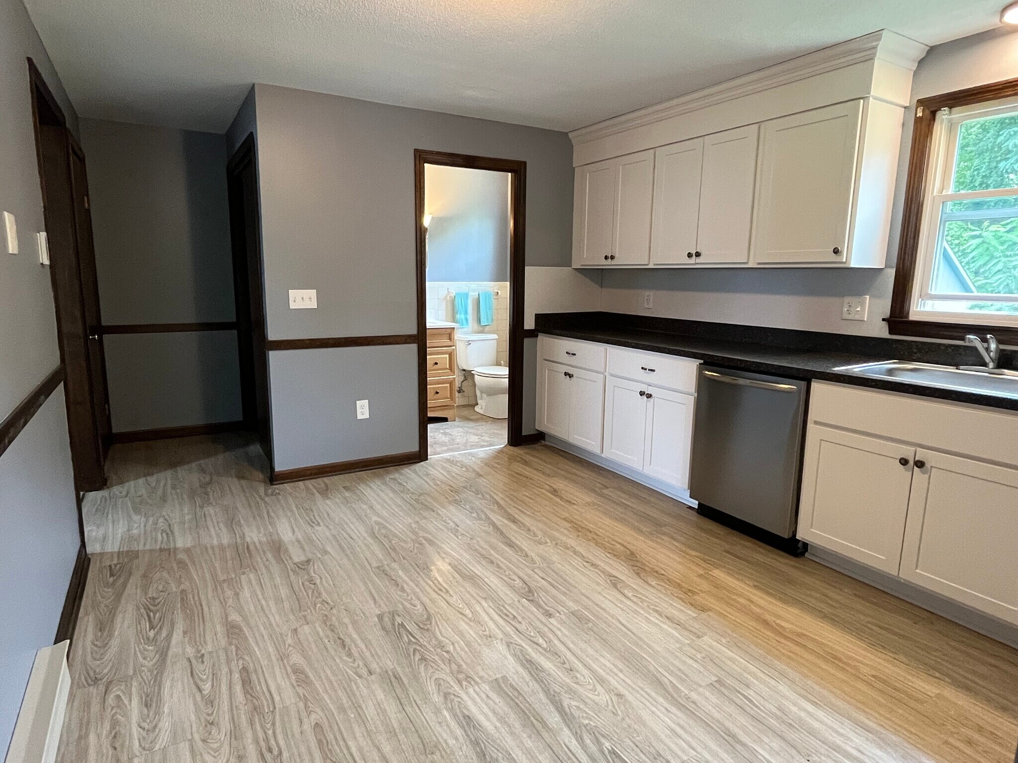 Building Photo - 485 Corey St