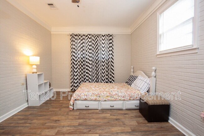 Building Photo - 4264 Yates Dr